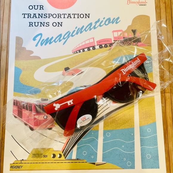 NEW - Disney Magic Key 2022 Sunglasses & Magic Key Exclusive Poster - Picture 2 of 4